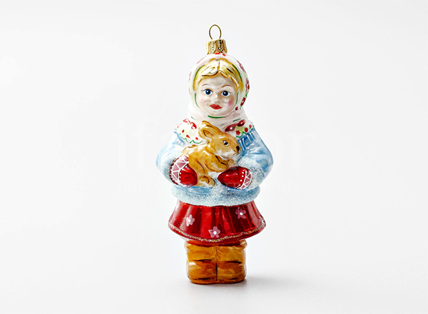 Елочная игрушка Девочка с зайцем