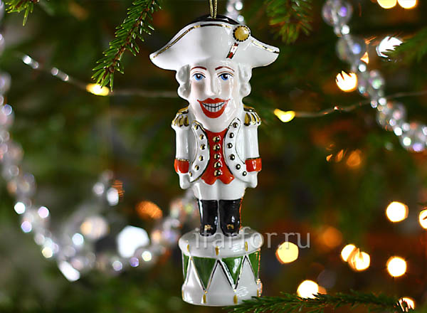 Елочная игрушка Щелкунчик на барабане