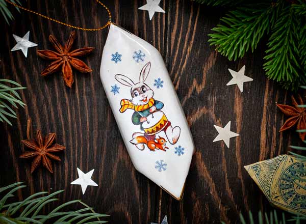Елочная игрушка Конфета 2 Заяц с барабаном