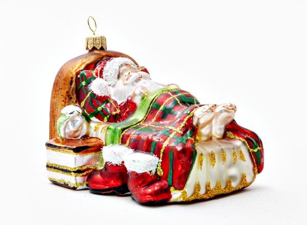 Елочная игрушка Дед Мороз в кроватке