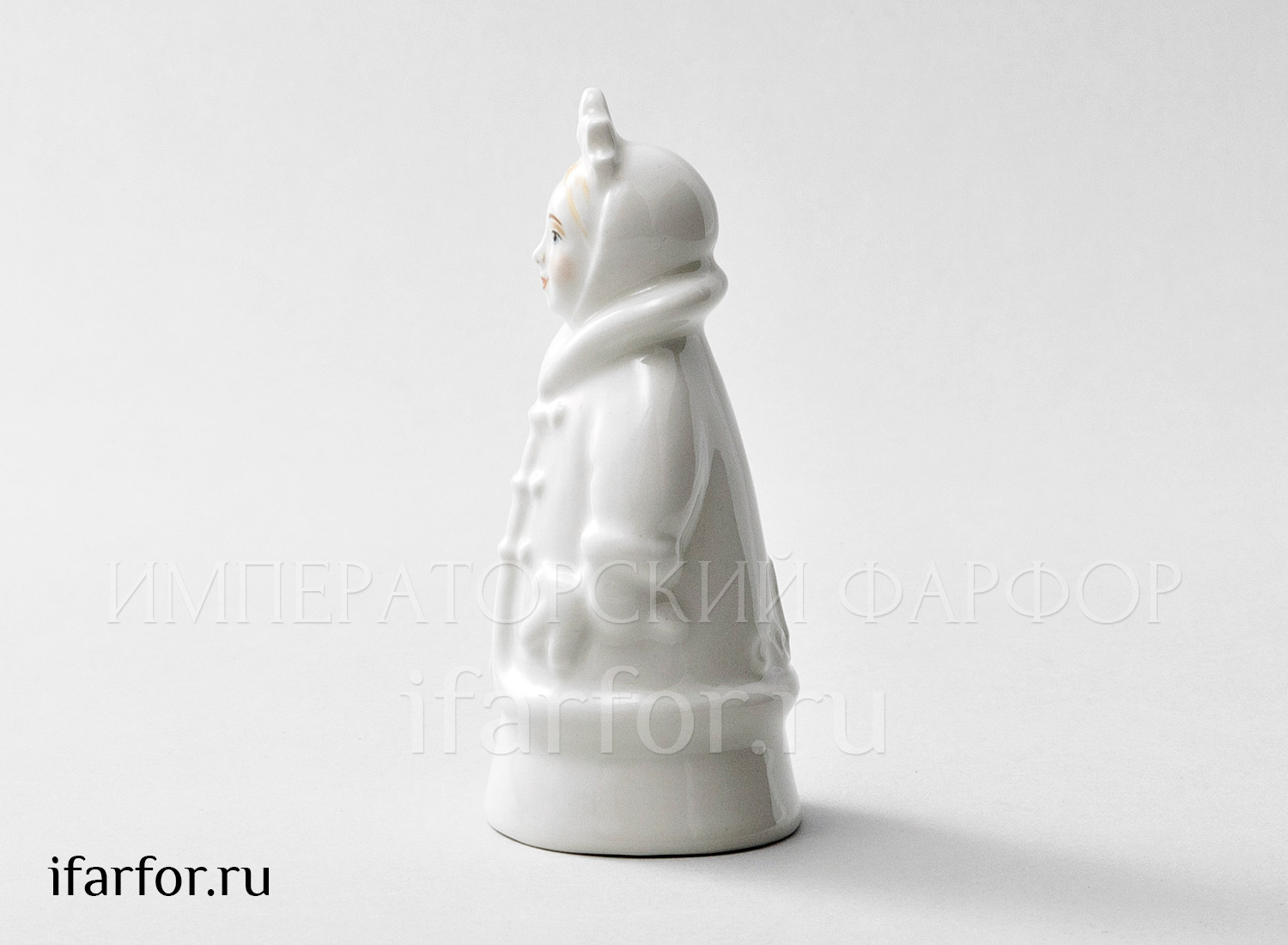Скульптура «Снегурочка с шариком» Форма: Снегурочка с шариком. Фарфор. 55 x 45 x 105 мм.