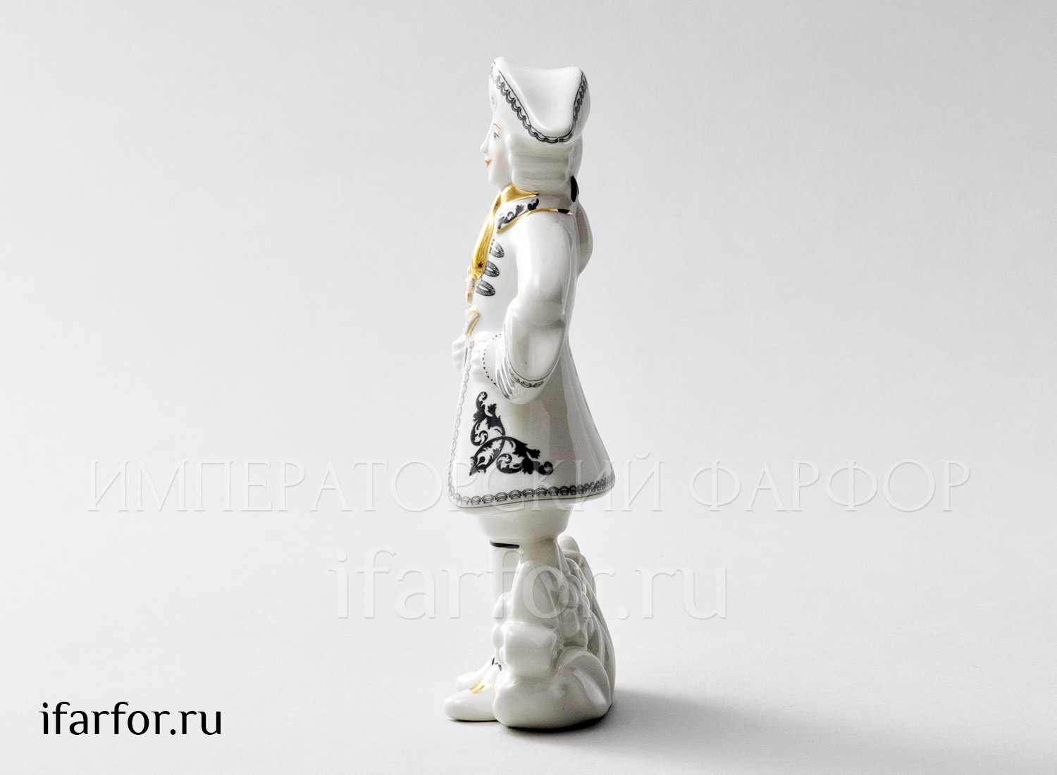 Скульптура «Кавалер» Фарфор. 70 x 40 x 150 мм.