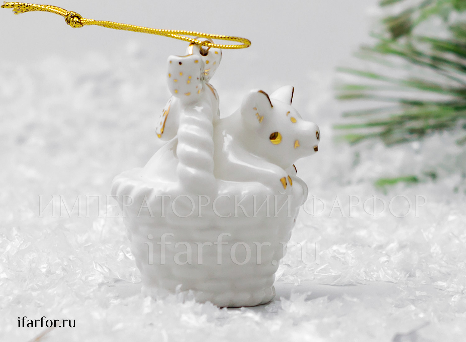 Елочная игрушка «Поросенок в корзинке» Форма: Поросенок в корзинке. Фарфор. 60 x 45 мм.