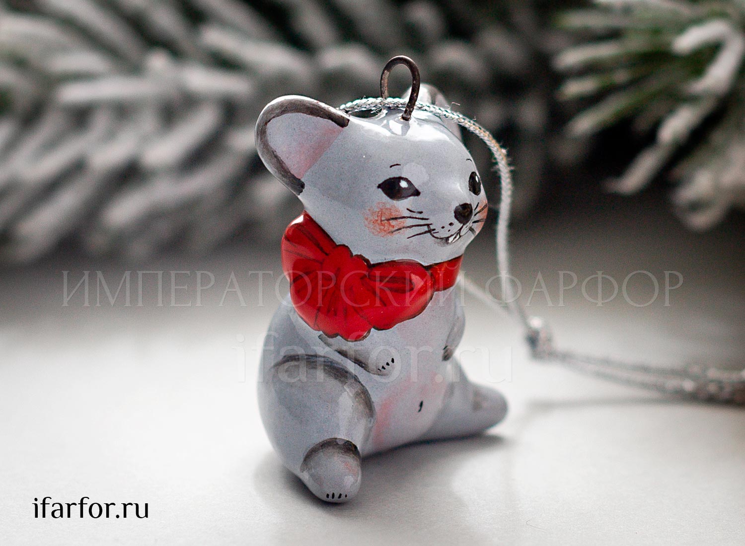 Елочная игрушка «Мышонок с бантом» Форма: Мышонок с бантом. Майолика. 35 мм.