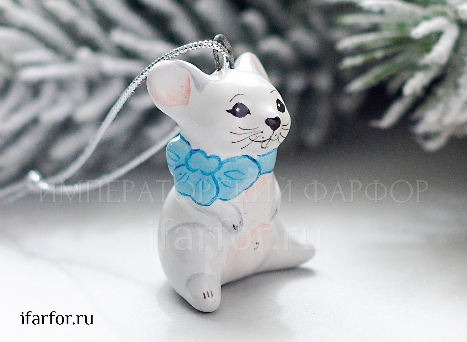 Елочная игрушка «Мышонок с бантом» Форма: Мышонок с бантом. Майолика. 35 мм.