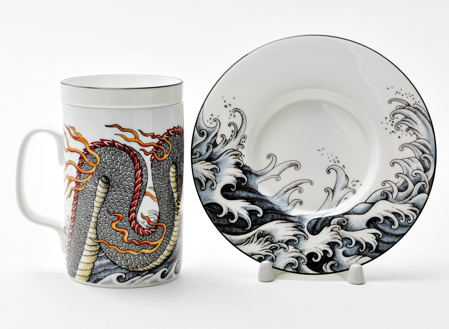 Бокал с блюдцем и крышкой в подарочной коробке «Tattoo. Dragon» Костяной фарфор. 390 мл.