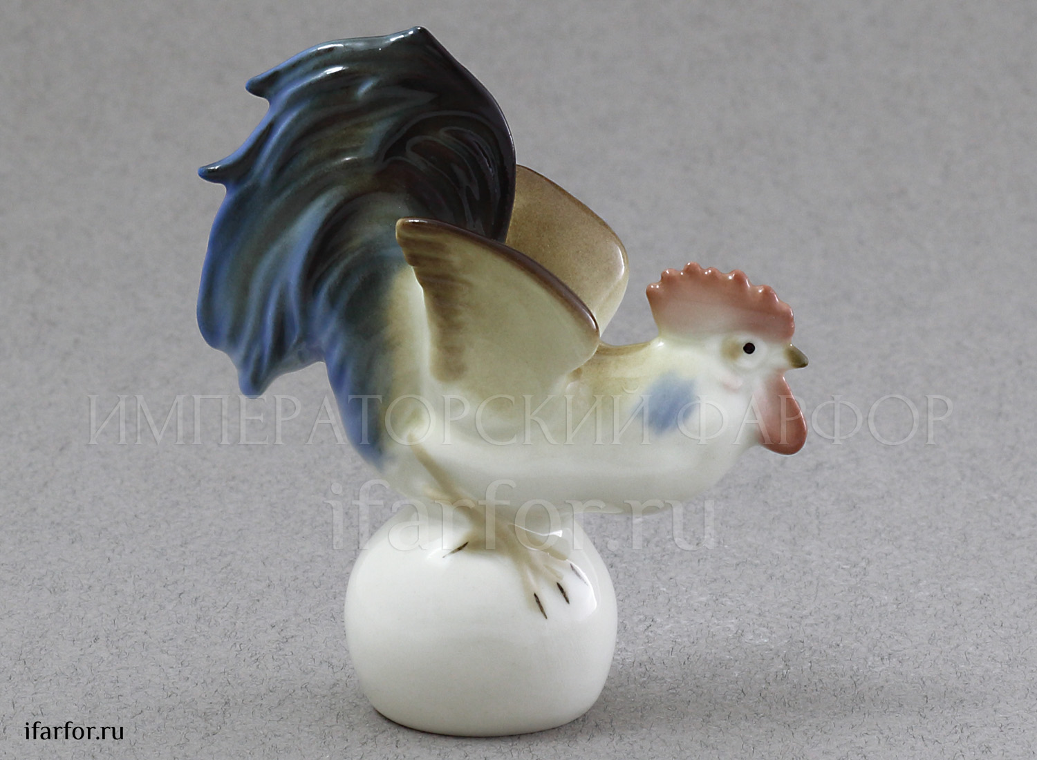 Скульптура «Петух на шаре» Форма: Петух на шаре. Мягкий фарфор. 90 мм.