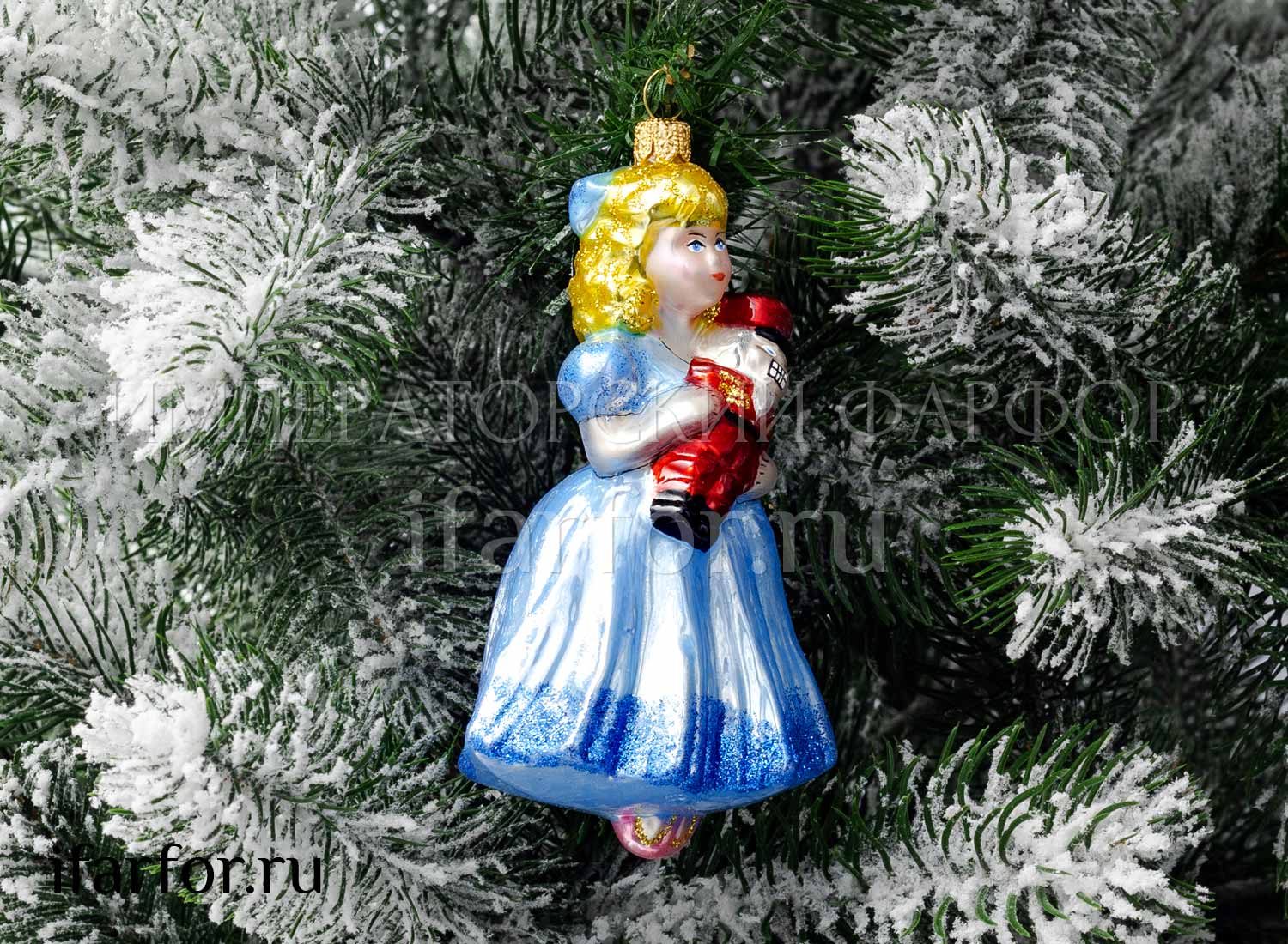 Елочная игрушка «Девочка со щелкунчиком»