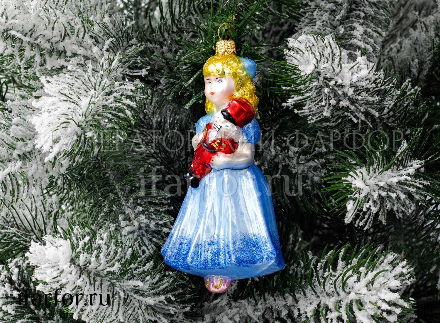 Елочная игрушка «Девочка со щелкунчиком»