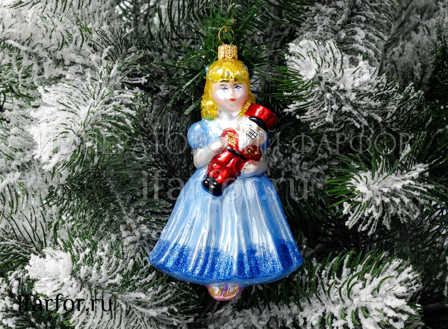 Елочная игрушка «Девочка со щелкунчиком»