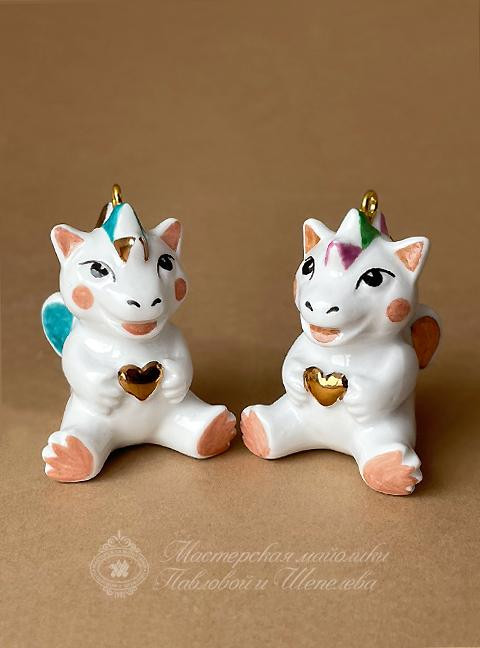 Елочная игрушка «Дракоша» Фарфор. 35 x 45 мм.