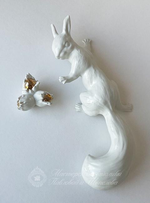 Скульптура «Бельчонок» Фарфор. 130 x 250 мм.