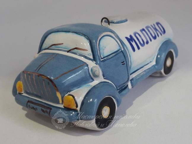Елочная игрушка «Молоковоз» Майолика. 35 x 40 мм.