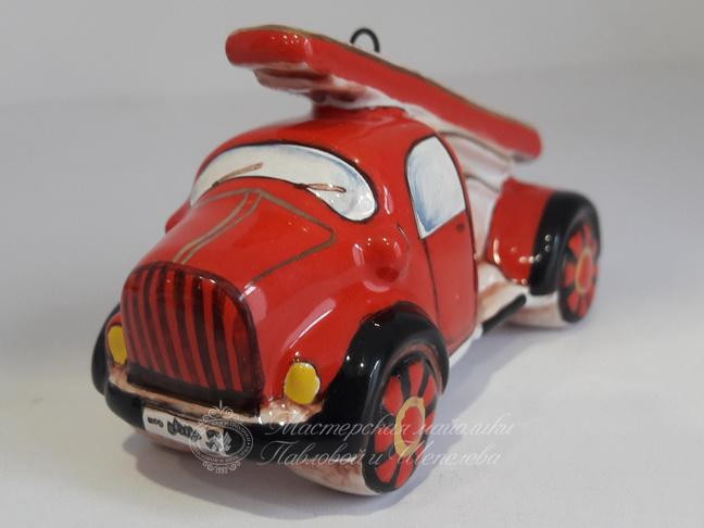 Елочная игрушка «Пожарная машина» Майолика. 40 x 75 мм.