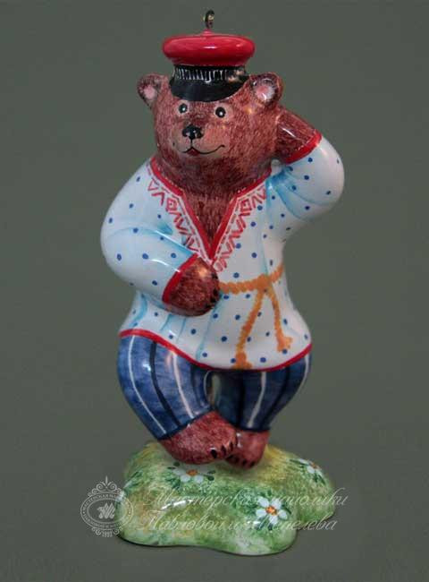 Елочная игрушка «Медведь в шляпе» Майолика. 55 x 110 мм.