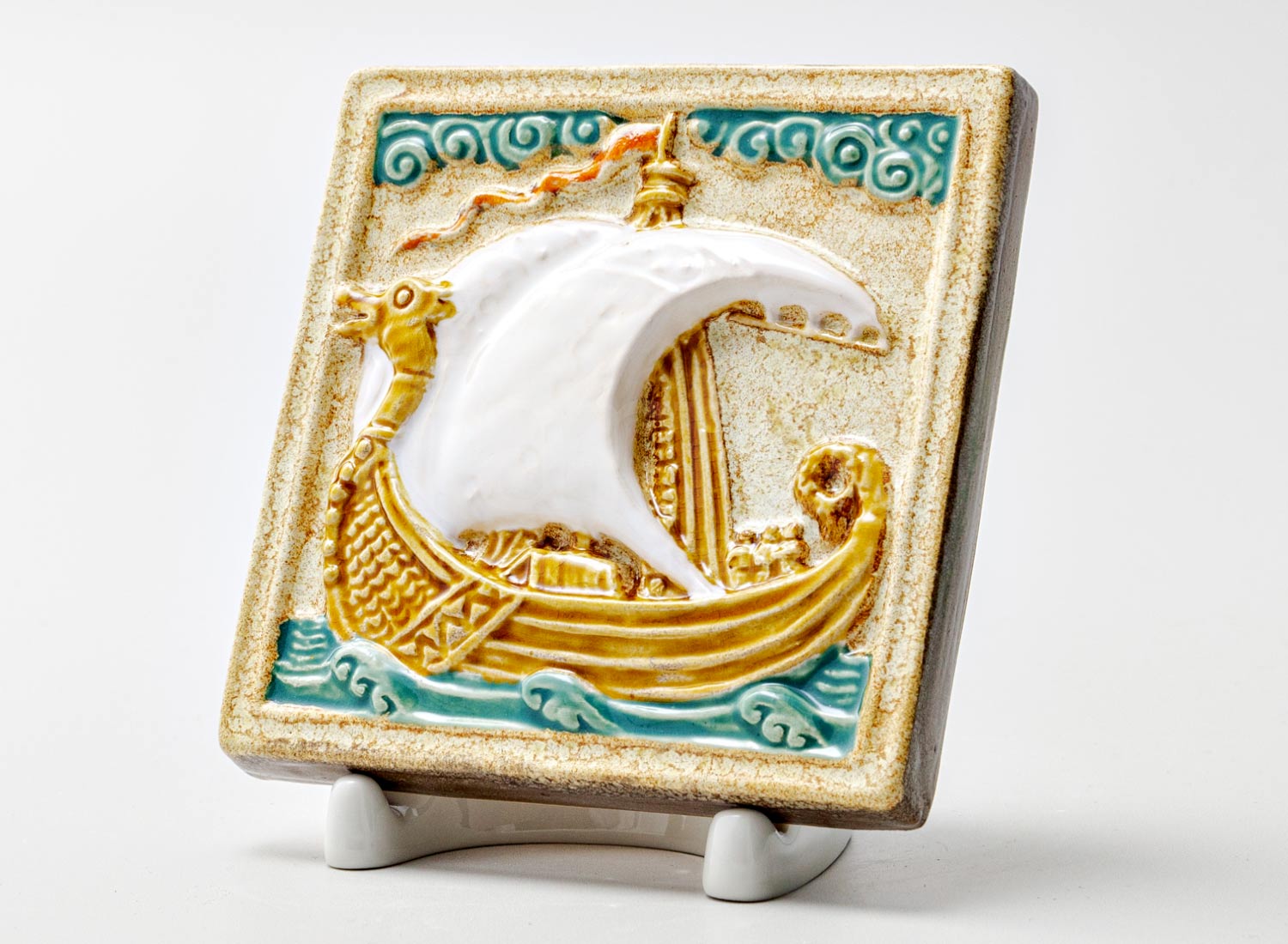 Изразец малый «Ладья 2 золотистый»