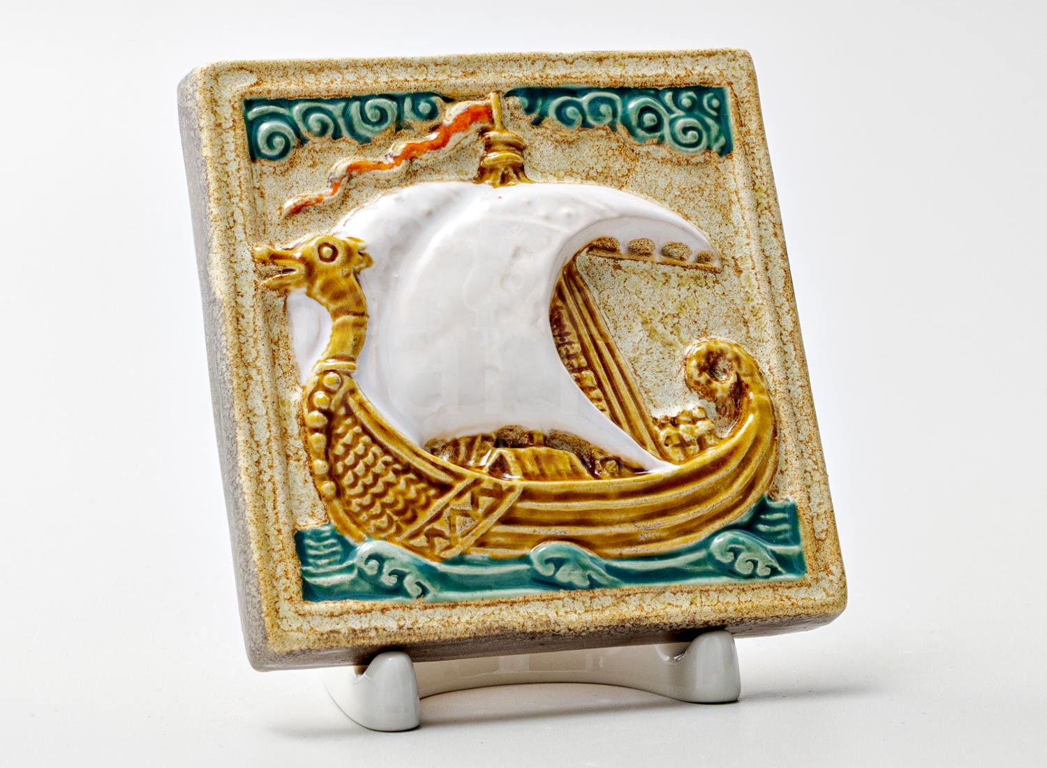 Изразец малый «Ладья 2 золотистый»