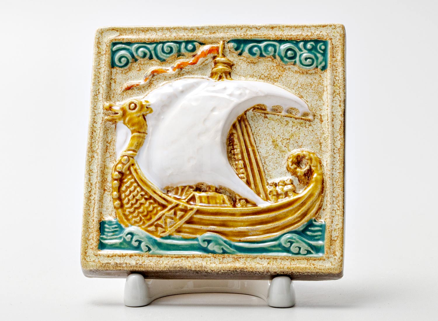 Изразец малый «Ладья 2 золотистый»