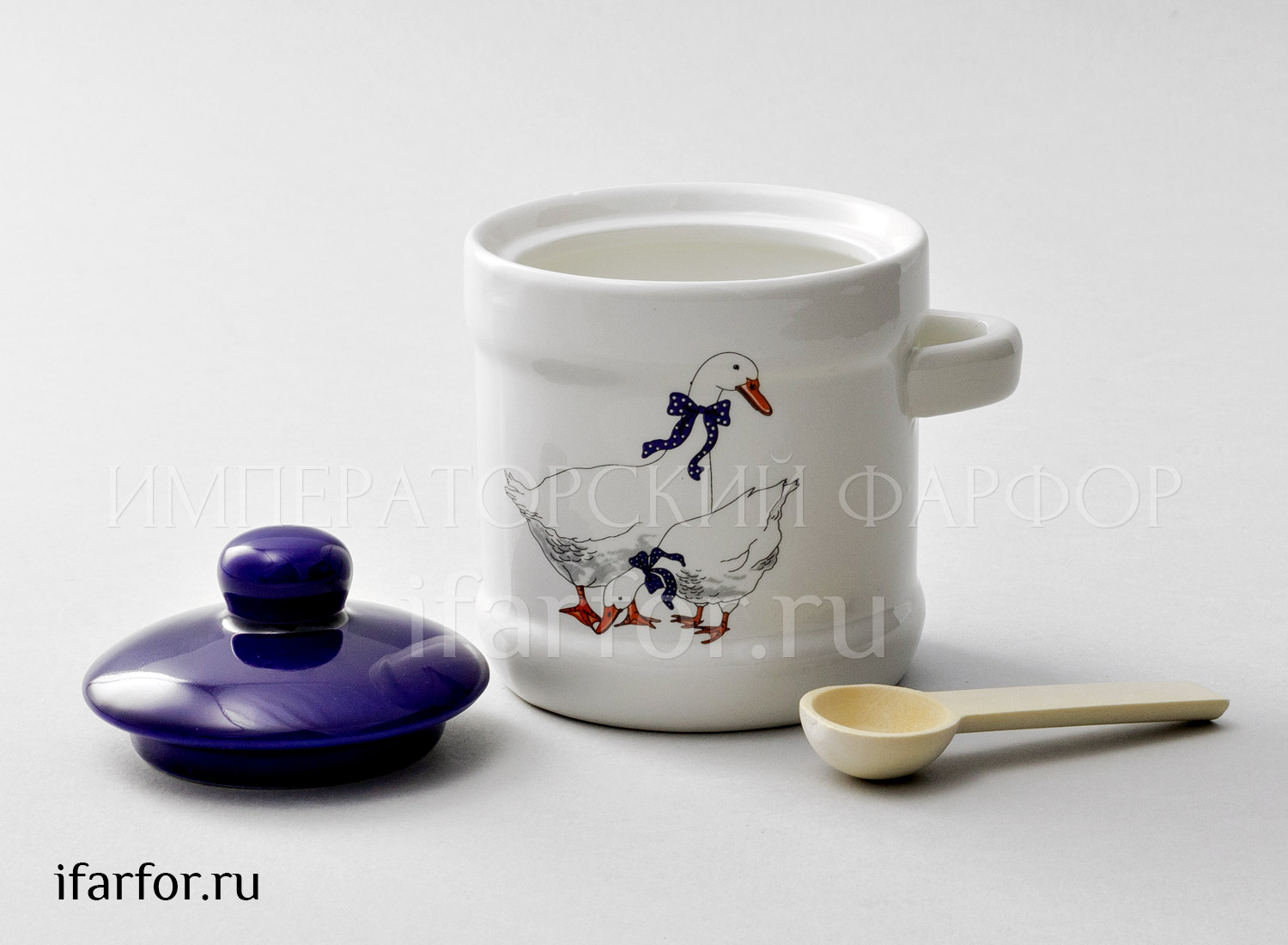 Банка для сыпучих продуктов с ложкой «Гуси» 1/2 Форма: Royal Classics. Керамика. 110 x 120 x 91 мм.