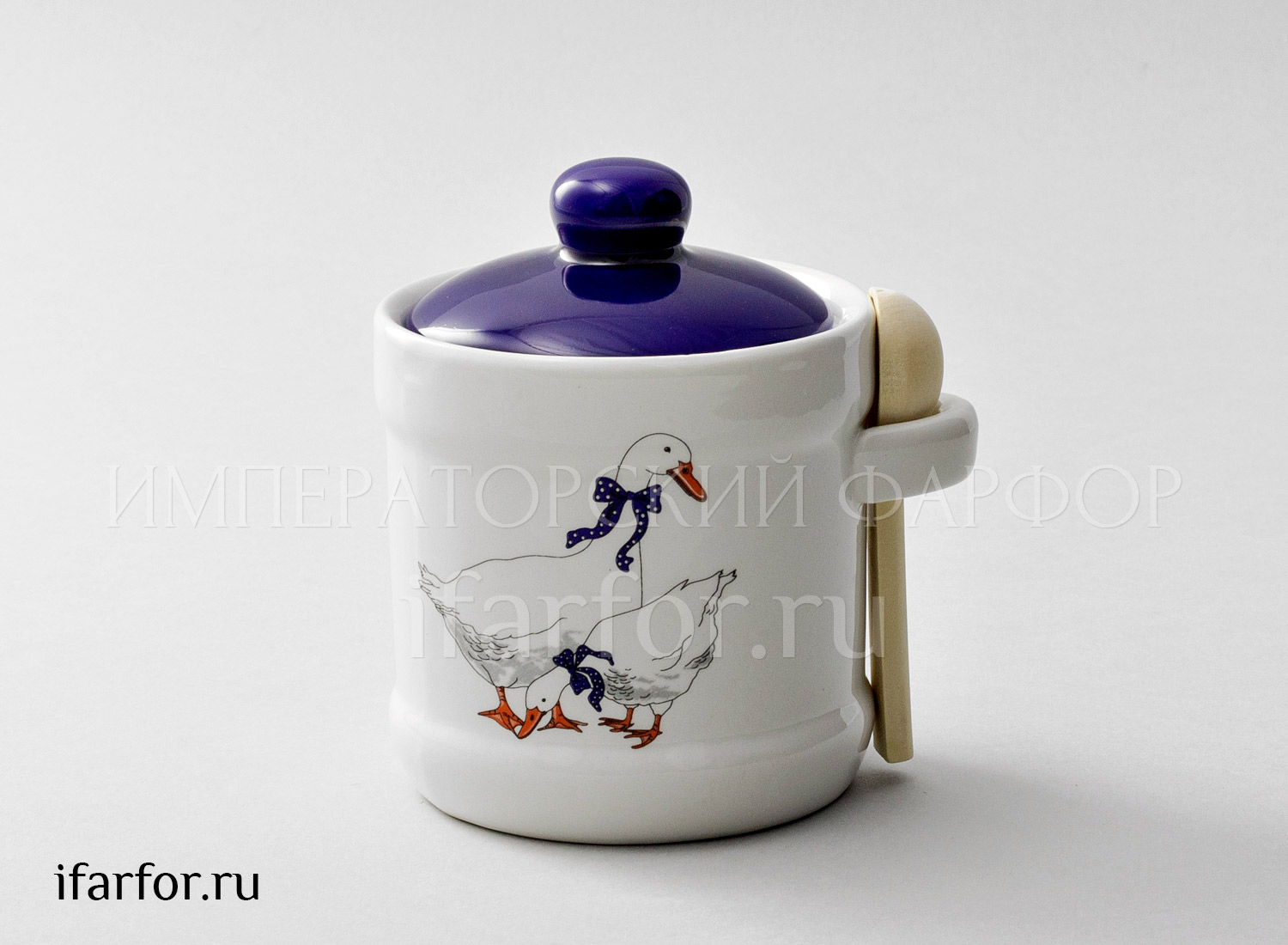 Банка для сыпучих продуктов с ложкой «Гуси» 1/2 Форма: Royal Classics. Керамика. 110 x 120 x 91 мм.