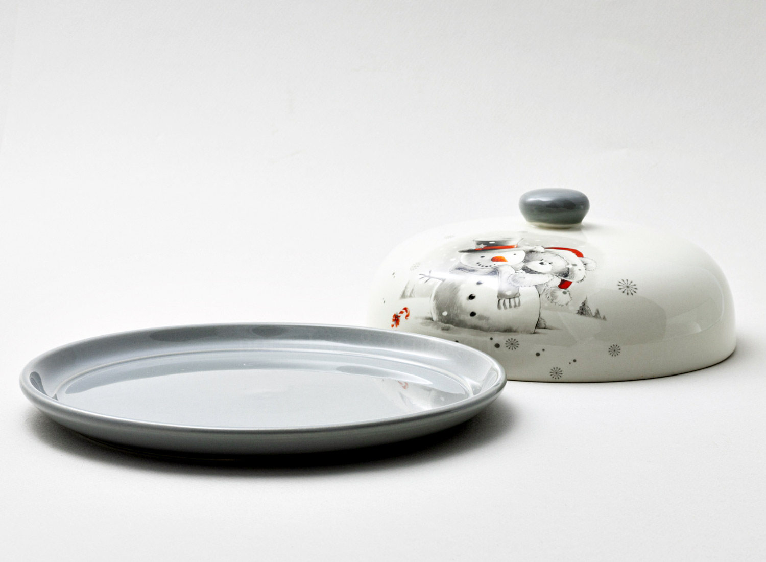 Блинница «Медвежонок и снеговик» Форма: Repast. Керамика. 240 x 240 x 80 мм.