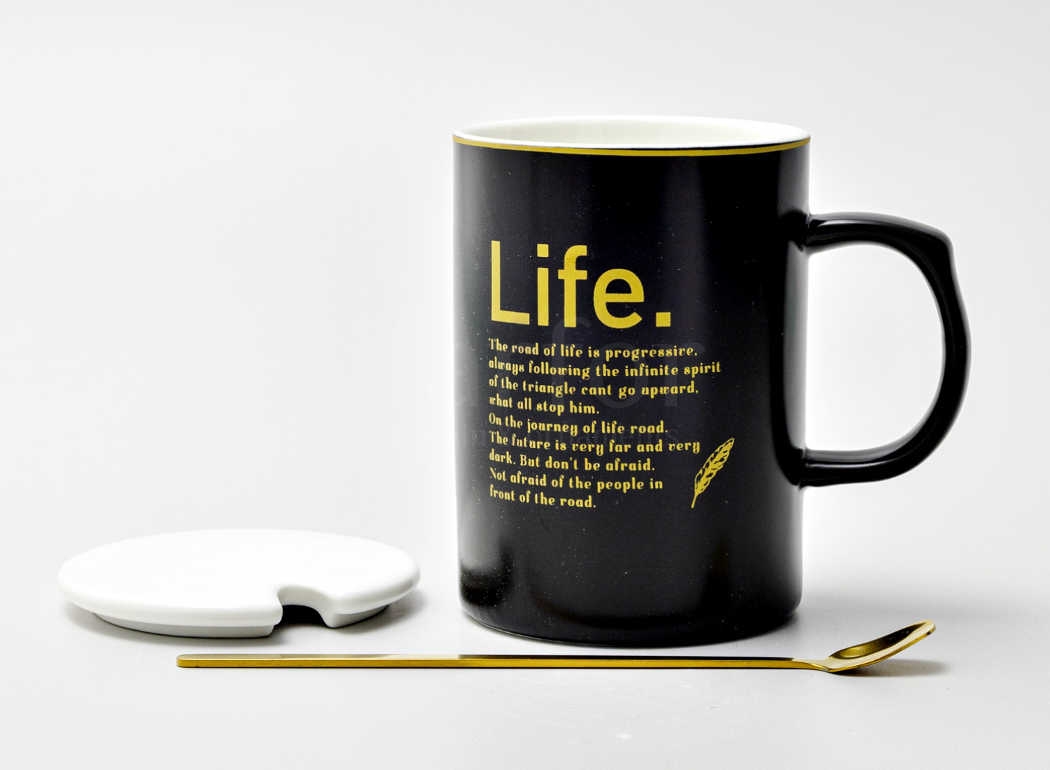 Кружка с крышкой и ложкой «Life» Форма: Royal Classics. Керамика. 480 мл.