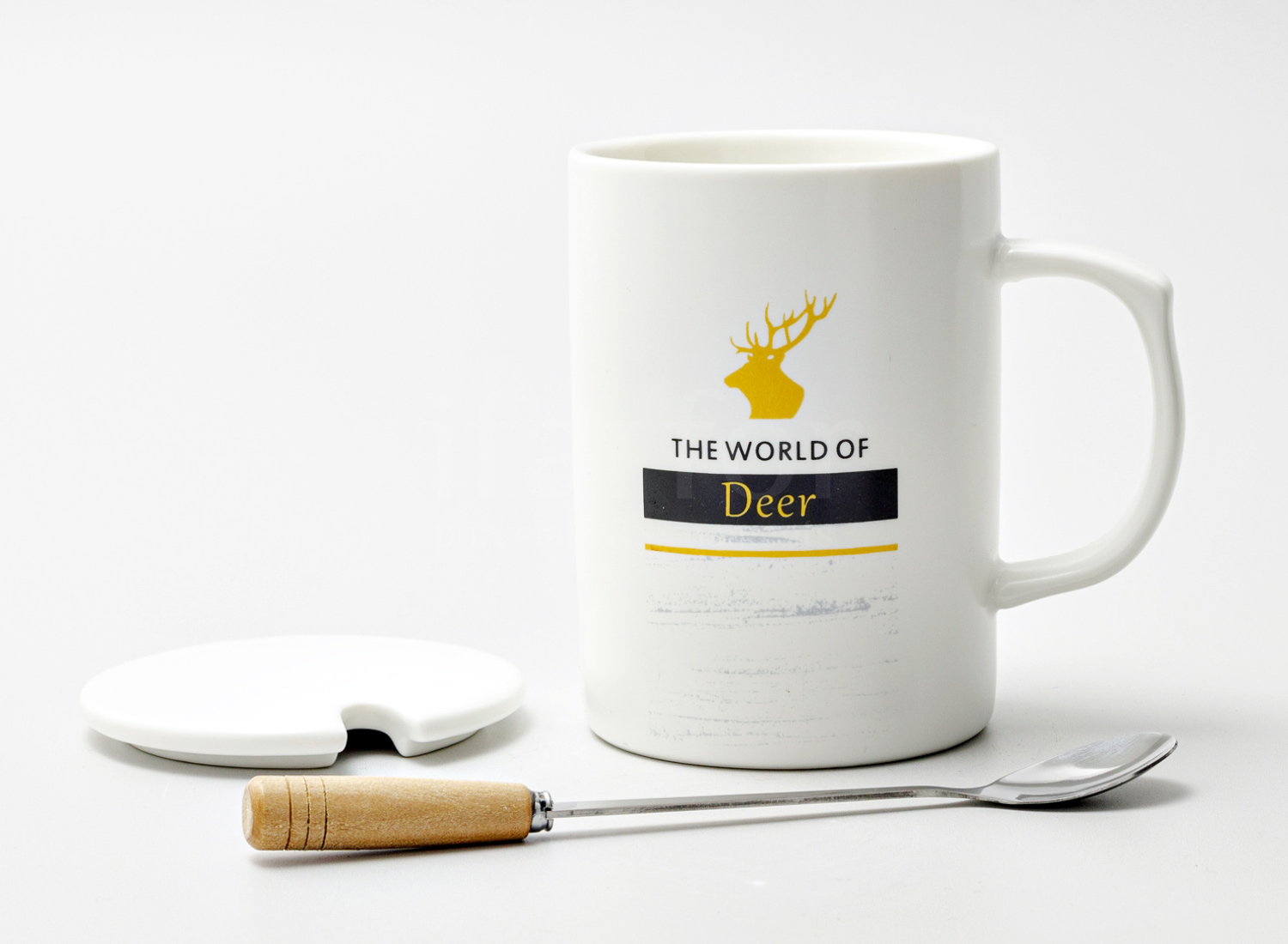 Кружка с крышкой и ложкой «The world of deer» Форма: Royal Classics. Керамика. 480 мл.