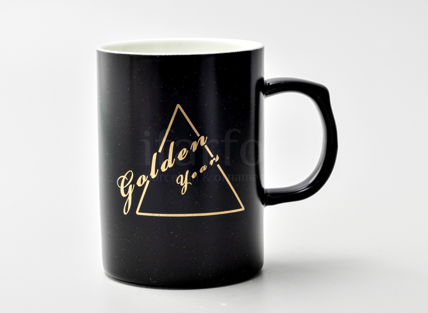 Кружка «Golden years 1» Форма: Royal Classics. Керамика. 380 мл.