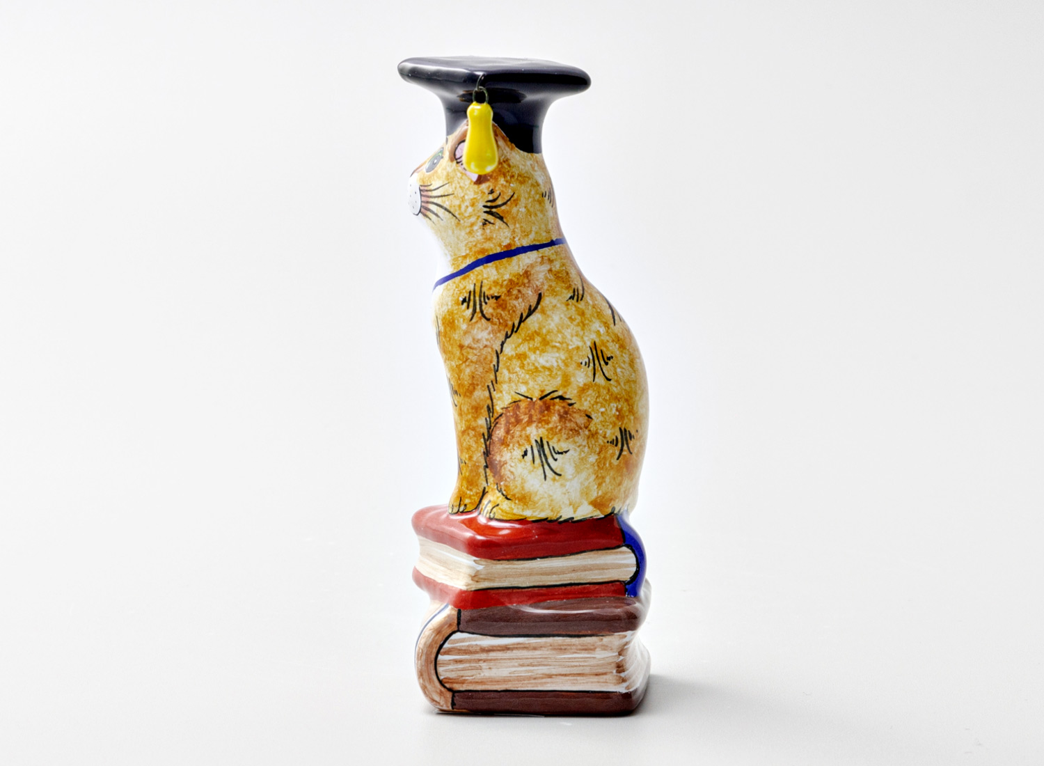 Скульптура «Кот на книгах в шляпе» Форма: Кот на книгах в шляпе. Майолика. 53 x 50 x 120 мм.