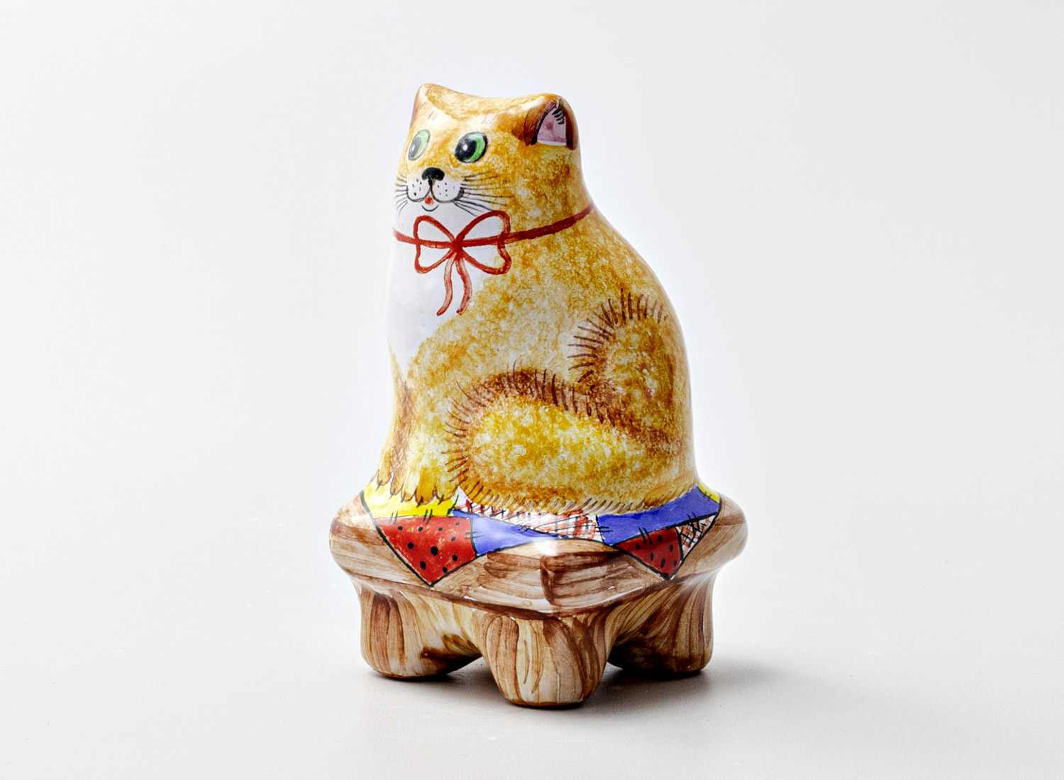 Скульптура «Кот на табурете» Форма: Кот на табурете. Майолика. 60 x 60 x 97 мм.