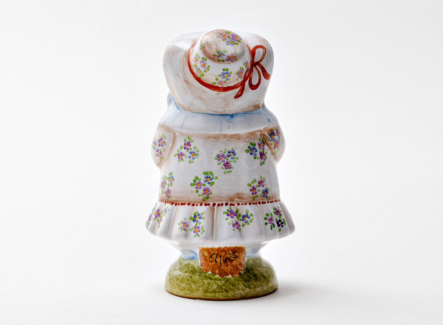 Скульптура «Кошечка в шляпе» Форма: Кошечка в шляпе. Майолика. 65 x 57 x 115 мм.