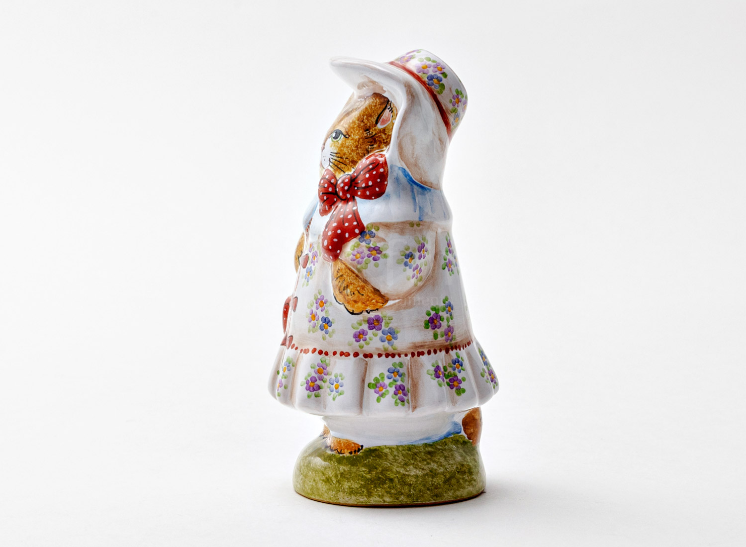 Скульптура «Кошечка в шляпе» Форма: Кошечка в шляпе. Майолика. 65 x 57 x 115 мм.