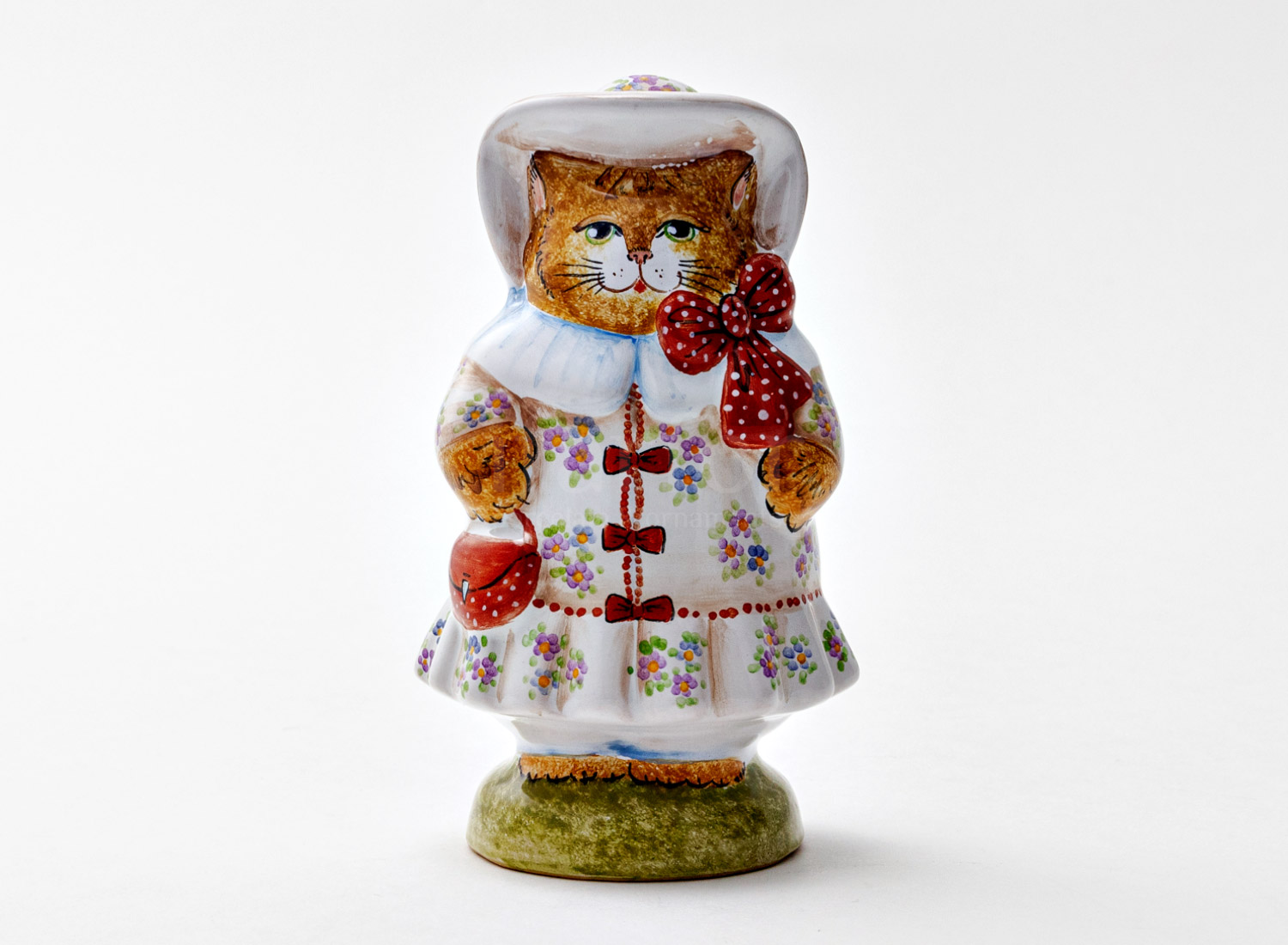 Скульптура «Кошечка в шляпе» Форма: Кошечка в шляпе. Майолика. 65 x 57 x 115 мм.