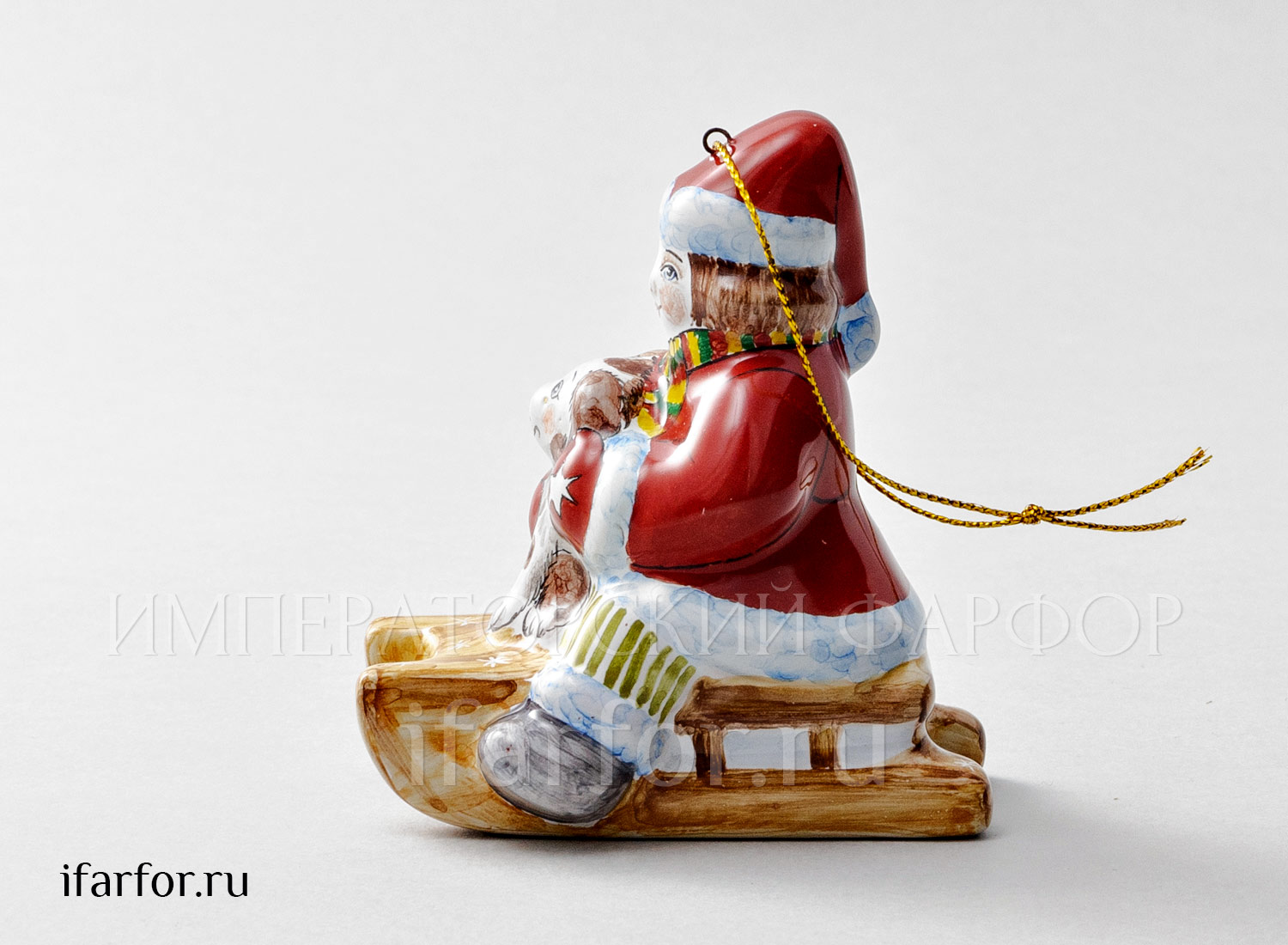 Елочная игрушка «Мальчик на санках с собачкой» Форма: Мальчик на санках с собачкой. Майолика. 60 x 85 x 93 мм.