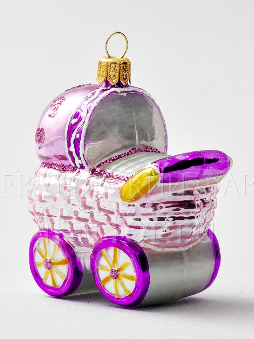Елочная игрушка «Детская коляска розовая высокая» Стекло. 65 x 80 мм.