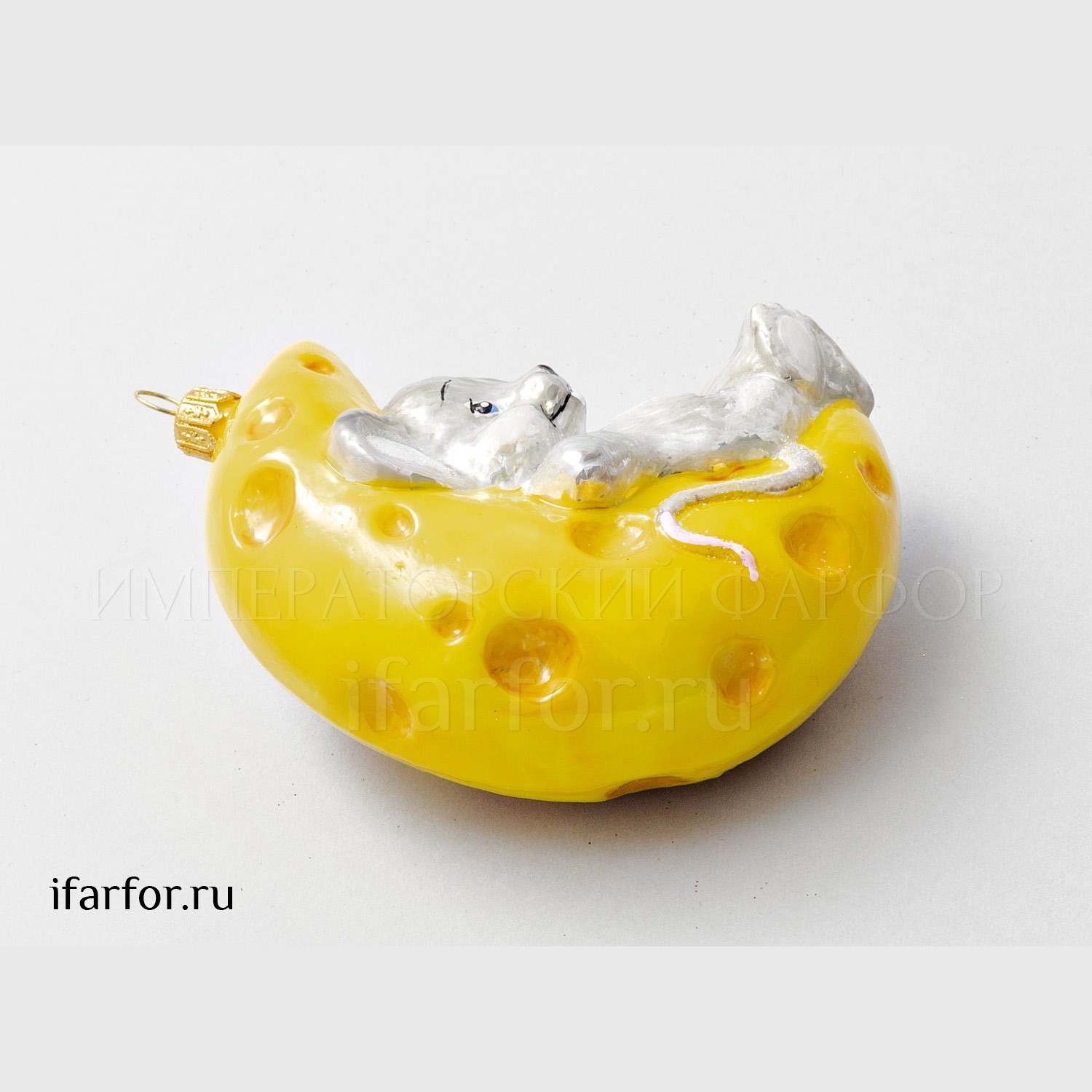 Елочная игрушка «Мышонок на сыре» Стекло. 79 x 115 мм.