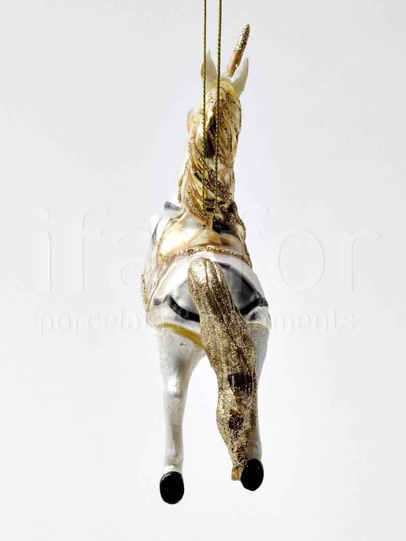 Елочная игрушка «Единорог в попоне» Стекло, полирезина. 116 x 108 мм.