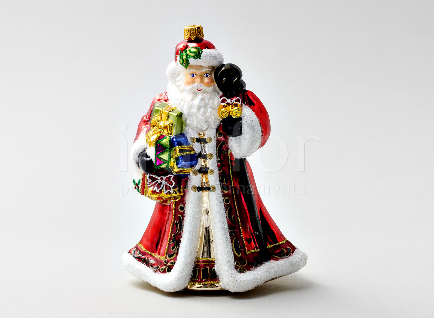 Елочная игрушка в подарочной коробке «Дед Мороз с барабаном и игрушками» Стекло. 132 x 180 мм.