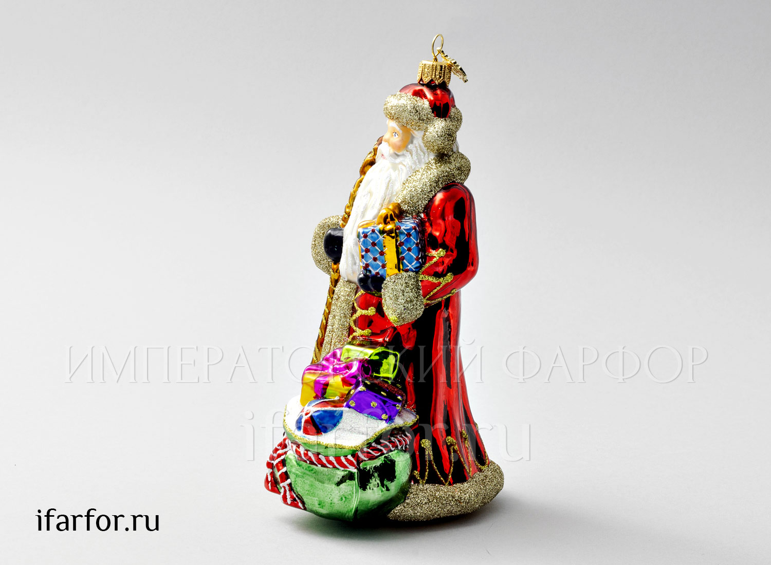 Елочная игрушка в подарочной коробке «Дед Мороз с мешком подарков» Стекло. 115 x 180 мм.