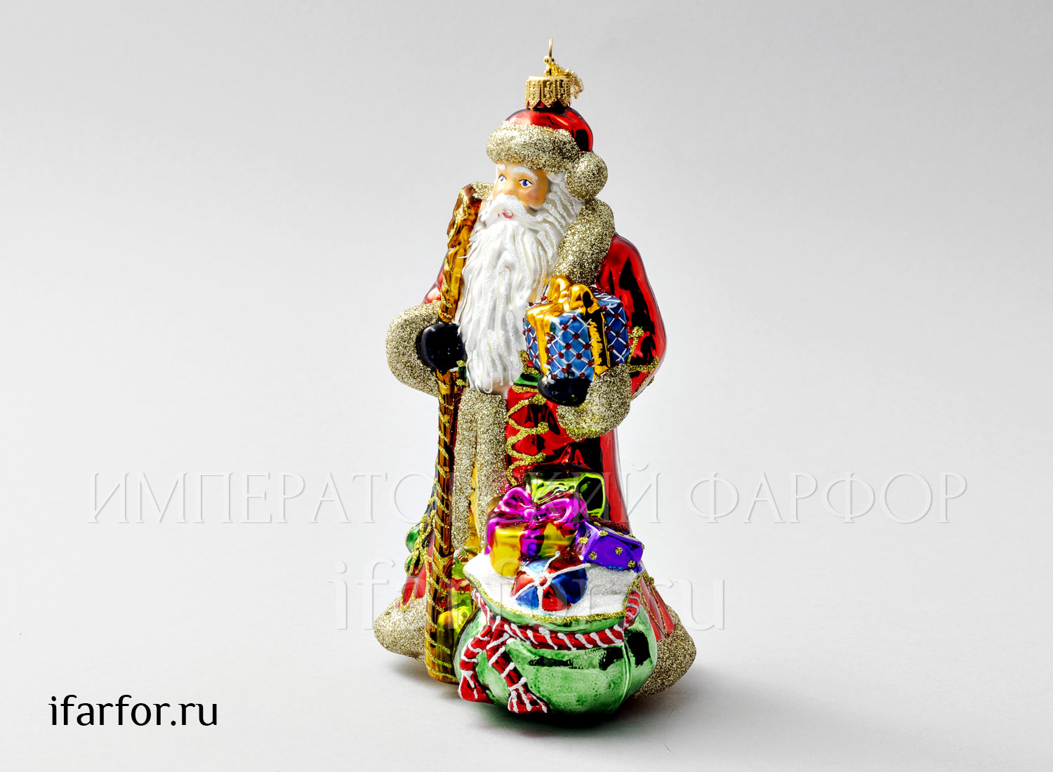 Елочная игрушка в подарочной коробке «Дед Мороз с мешком подарков» Стекло. 115 x 180 мм.