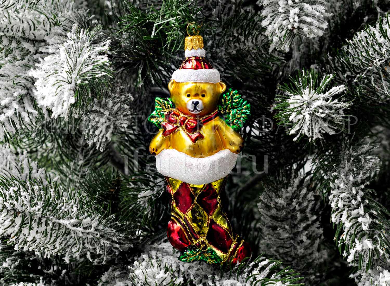 Елочная игрушка «Медвежонок в носке с подарками»