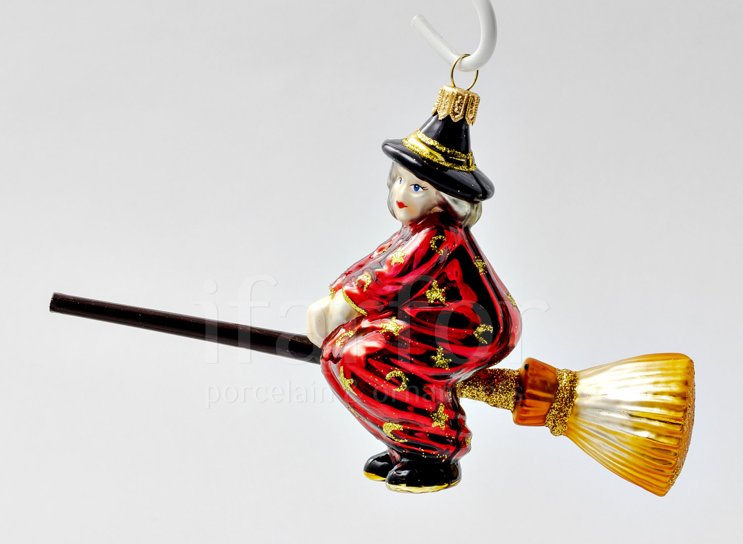 Елочная игрушка «Ведьма на метле (в красном)»