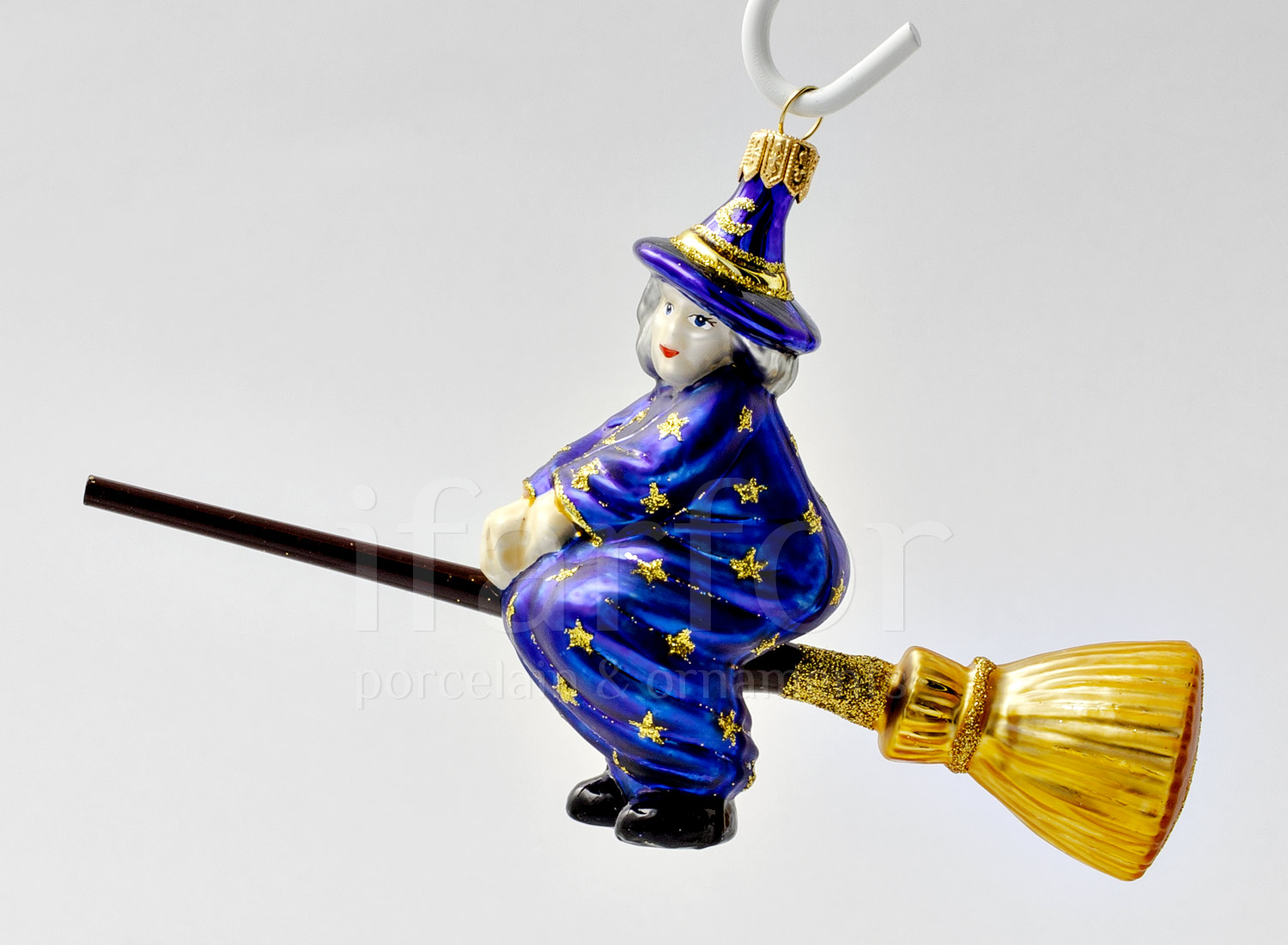 Елочная игрушка «Ведьма на метле (в синем)»