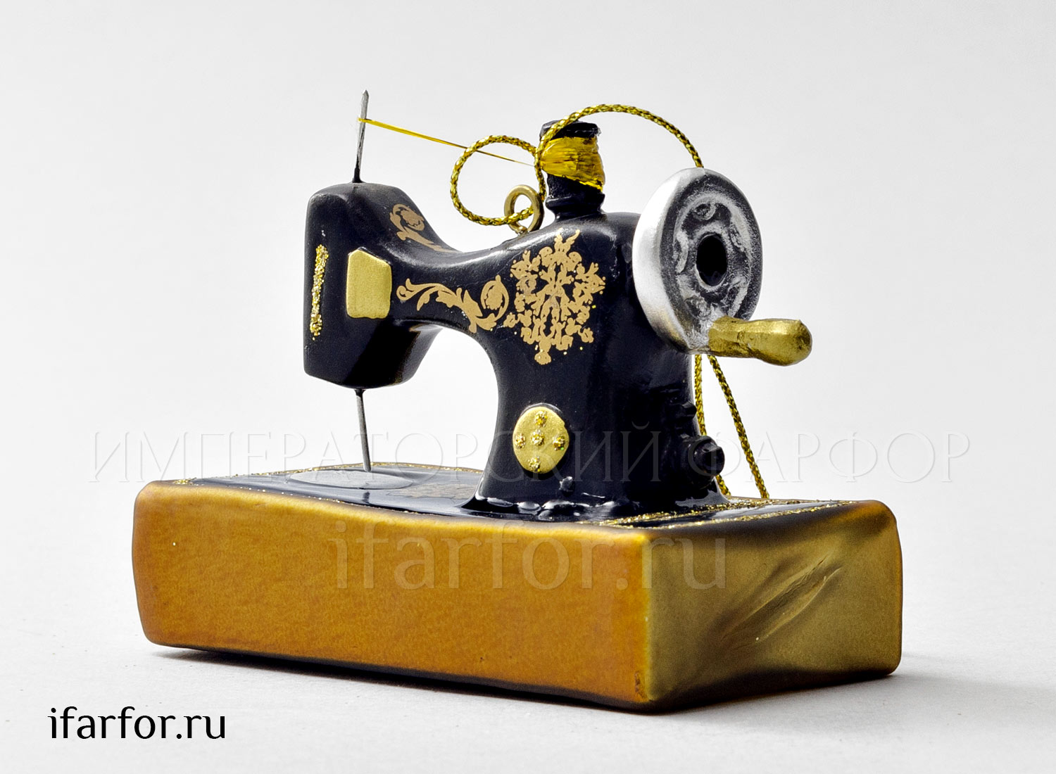Елочная игрушка «Ретро Техника. Швейная машина» Стекло, пластик. 90 мм.