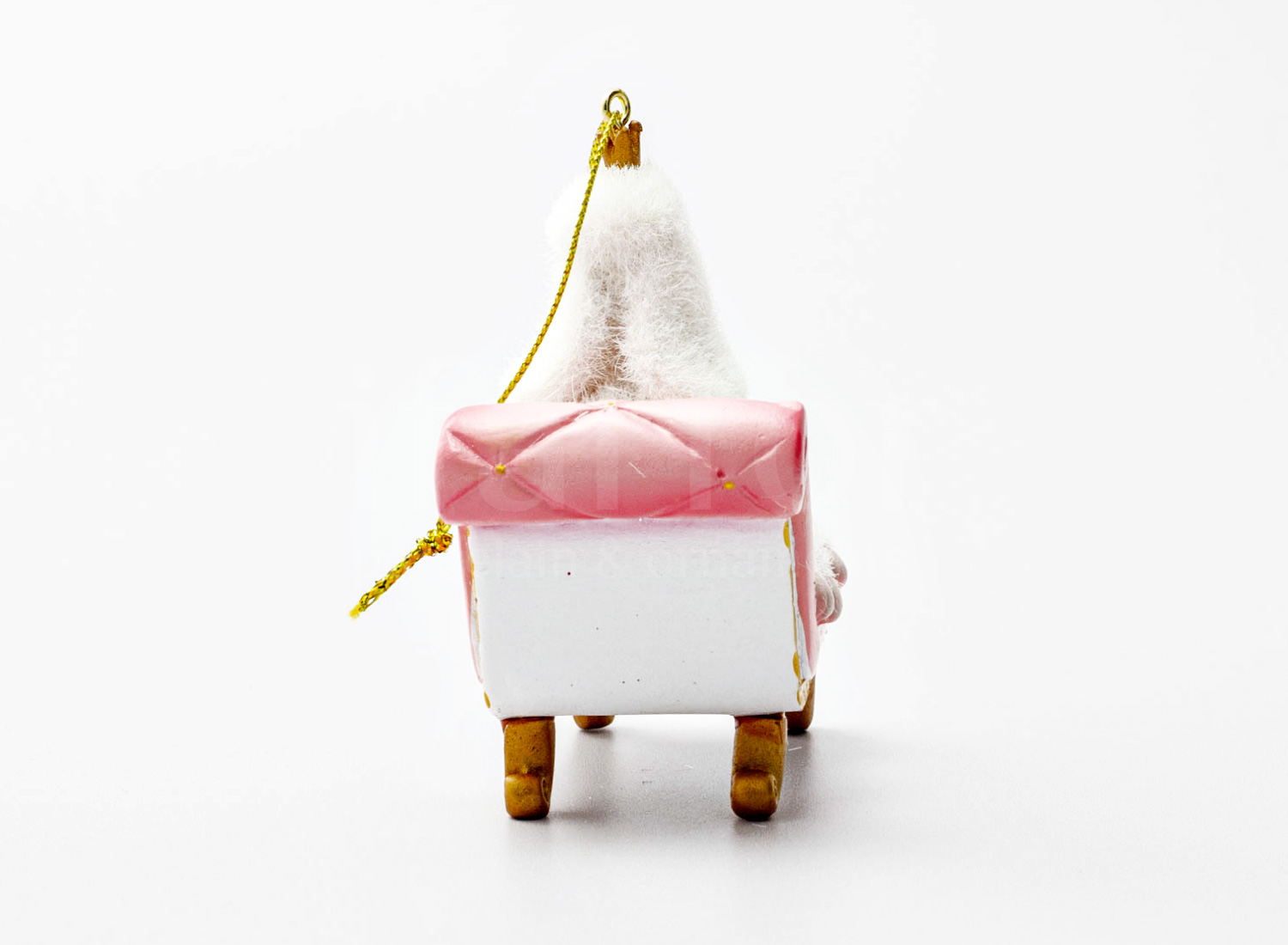 Елочная игрушка «Белый пудель на банкетке»