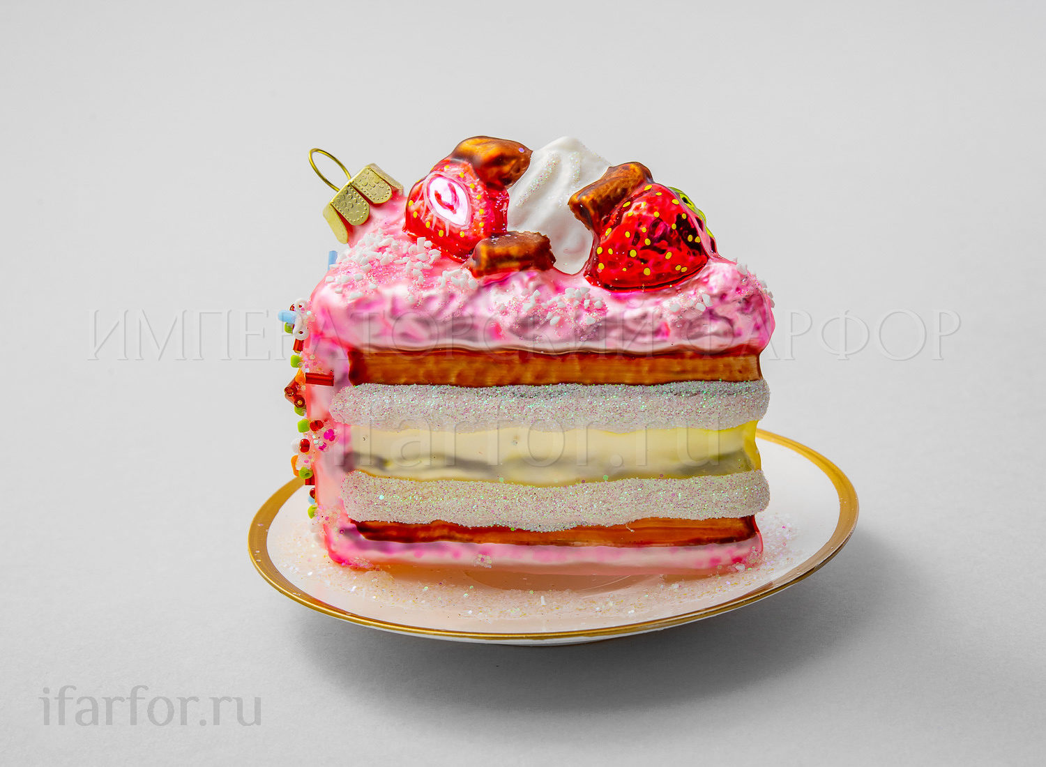 Елочная игрушка «Торт на тарелке с клубникой» Стекло, пластик. 100 мм.