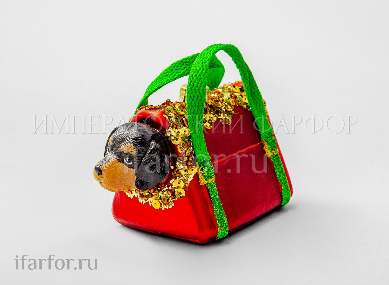 Елочная игрушка «Собачка в сумочке»