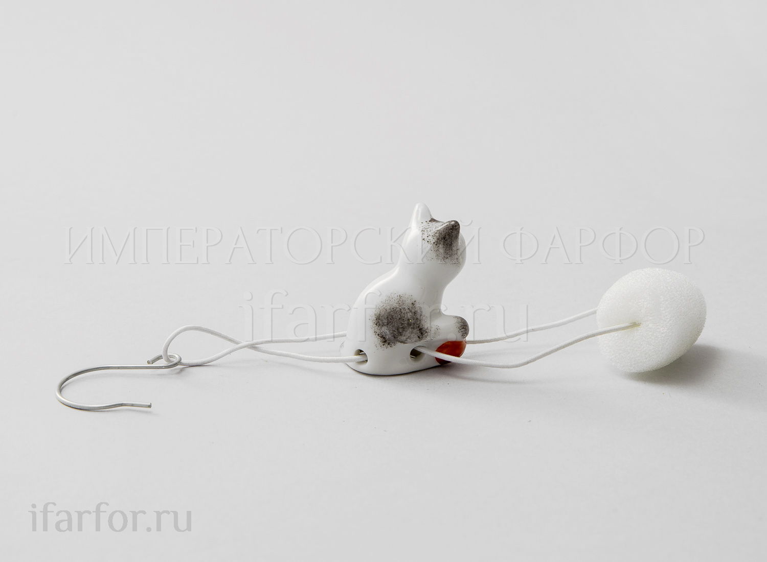 Каплеуловитель «Кошка с мячом» Форма: Кошка с мячом. Твердый фарфор