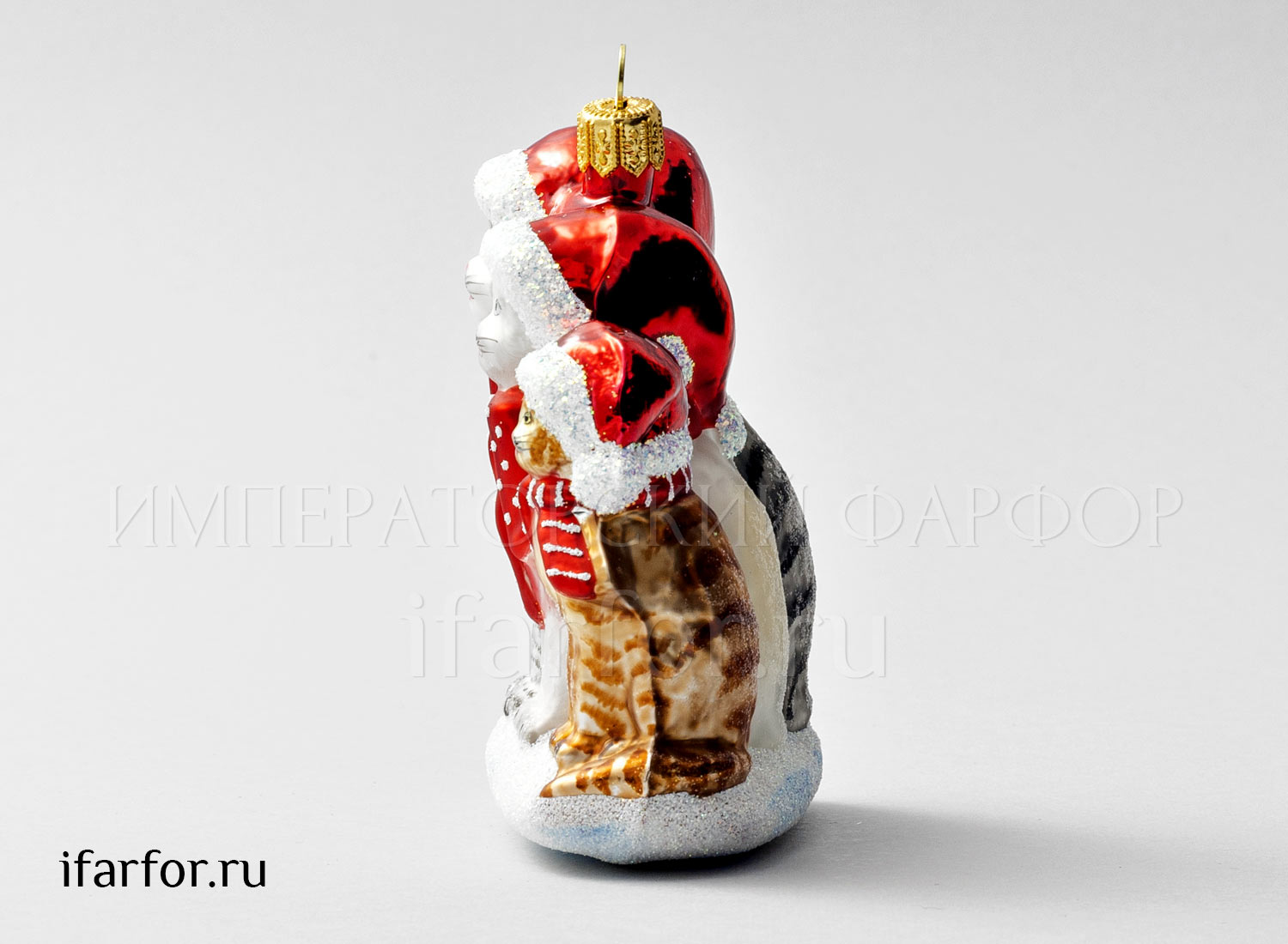 Елочная игрушка «Три кошки» Стекло. 90 x 111 мм.