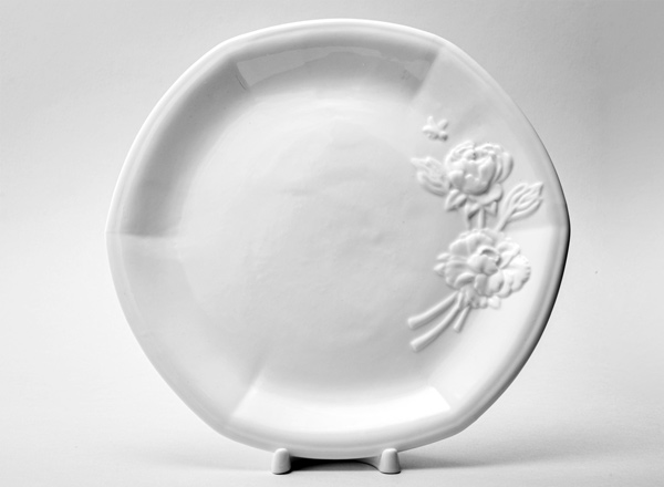 Блюдо круглое Цветочный рельеф Белый